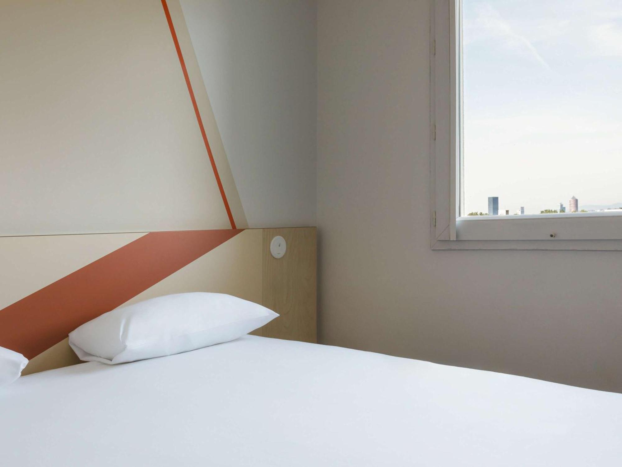 Ibis Budget Lyon Вильорбан Екстериор снимка