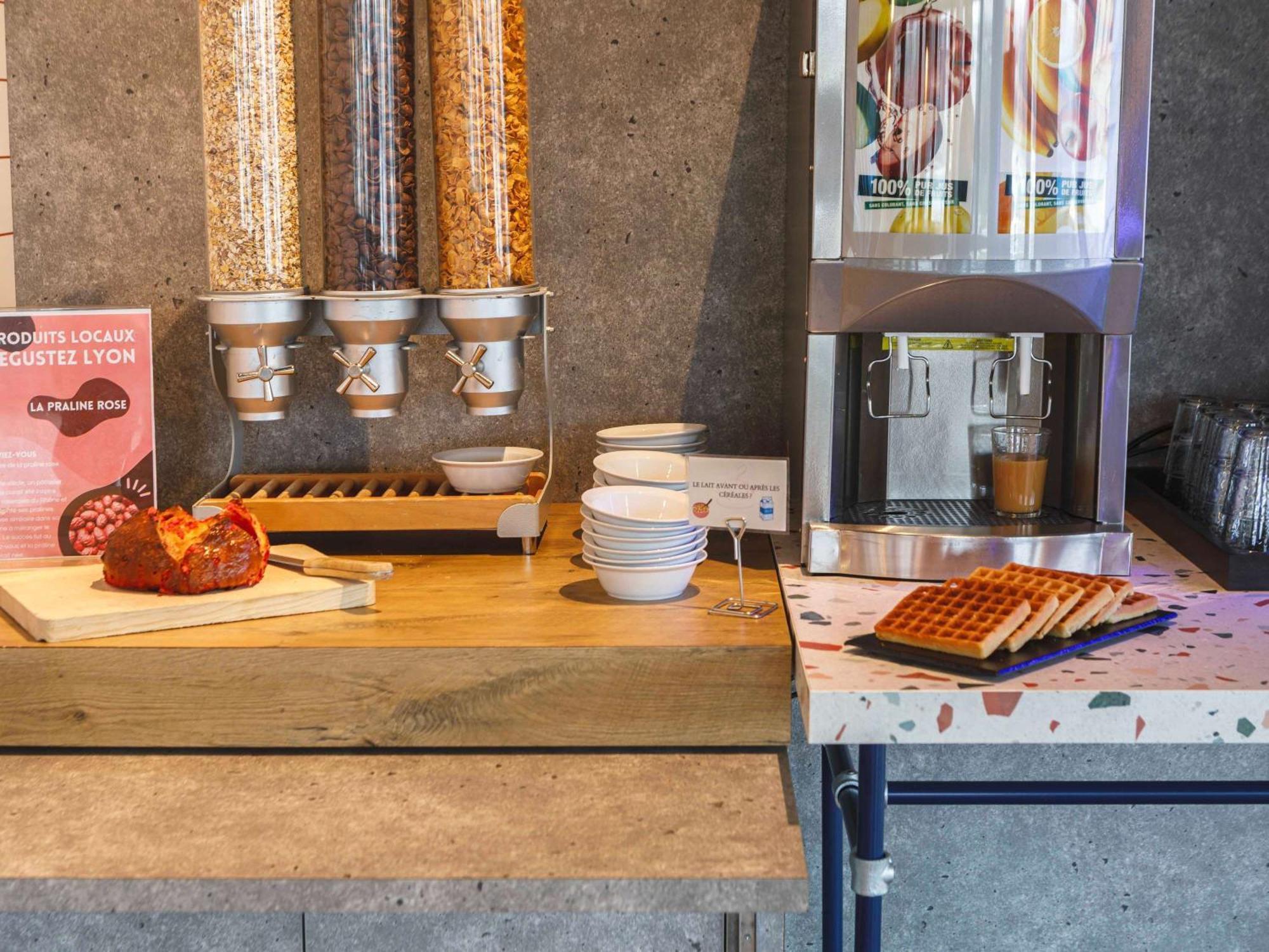 Ibis Budget Lyon Вильорбан Екстериор снимка